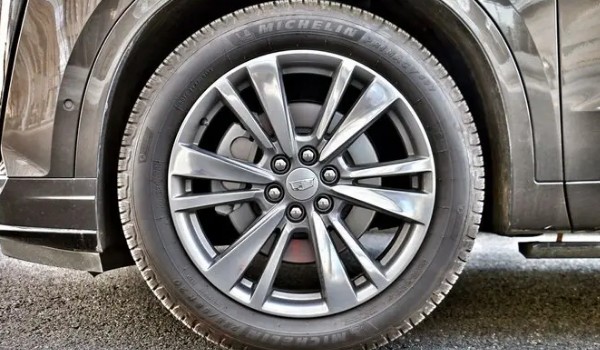 凱迪拉克xt6輪胎規格 輪胎型號235/55 r20(米其林輪胎)