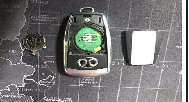 日產(chǎn)車鑰匙換電池圖解，需要注意型號不能買錯(cuò)