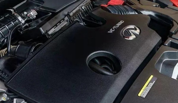 英菲尼迪qx50發動機號在哪里 發動機缸體位置(打開引擎蓋尋找)