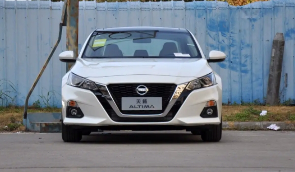 日產(chǎn)天籟頂配多少錢(qián) 2021款頂配車(chē)型僅售26.98萬(wàn)（全款落地29.17）