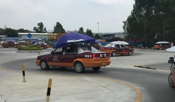學車要多少錢 學車要9000元(不同地區價格不同)