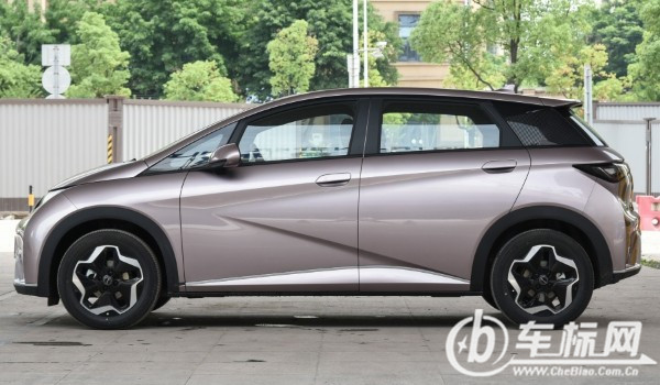 比亞迪海豚汽車報(bào)價(jià)及圖片 2021款海豚售價(jià)10萬(wàn)(分期首付3萬(wàn))