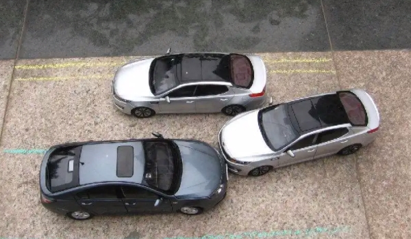 會車是什么意思 是車輛交錯同時通過同一地點(diǎn)（要降低車輛車速）