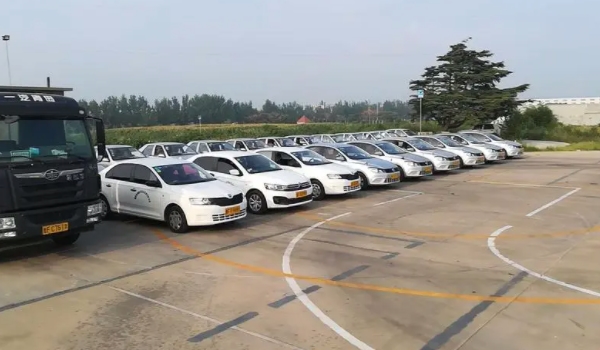已經(jīng)有c1證了怎么考摩托車(chē) 直接到當(dāng)?shù)伛{校報(bào)名考取（二項(xiàng)合一）