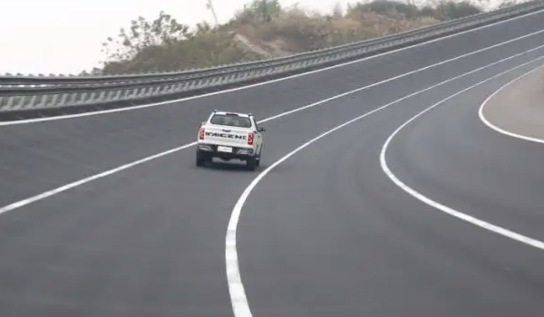 四驅車為什么不建議跑高速 沒有這樣的說法（四驅車高速行駛很穩定）
