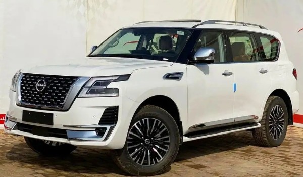 日產(chǎn)途樂(lè)2023款新款圖片價(jià)格四驅(qū)版 2023款途樂(lè)售價(jià)79萬(wàn)(分期首付23萬(wàn))