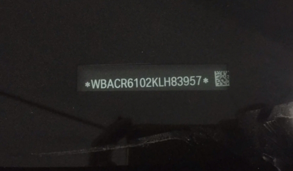 車架號是什么在哪里看 多個位置可以查看（車輛銘牌/B柱下方等）
