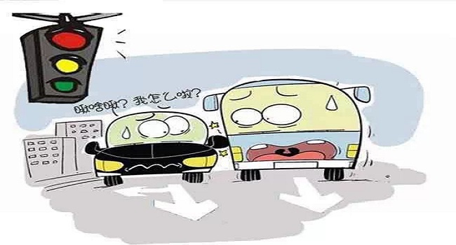 轉彎過了一半車身與直行相撞，轉彎車優先讓直行車