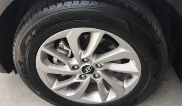 現代勝達輪胎型號是多少 輪胎型號235/55 r19(搭載三種輪胎品牌)