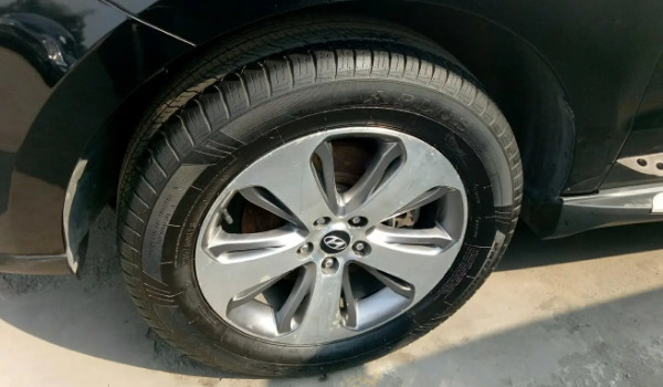 現代勝達輪胎型號是多少 輪胎型號235/55 r19(搭載三種輪胎品牌)
