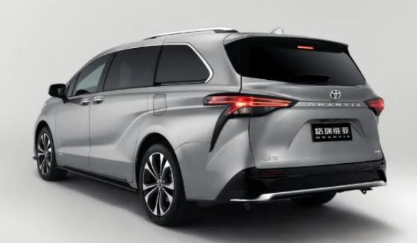 格瑞維亞和艾力紳哪個(gè)好 格瑞維亞馬力大(車(chē)身長(zhǎng)達(dá)5.1米)