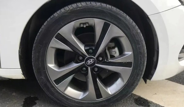 北京現代菲斯塔輪胎型號 輪胎尺寸為225/40 r18