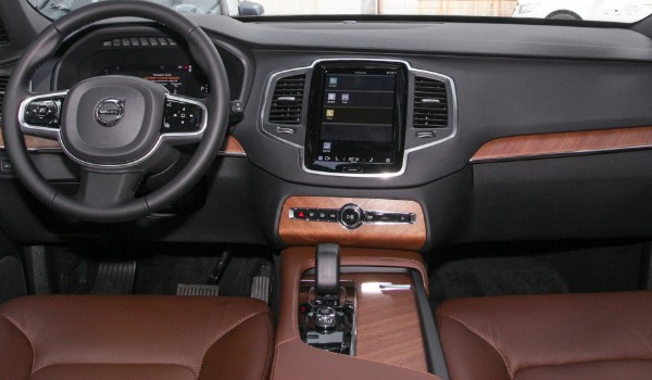 xc90的安全性怎么樣 主動安全配置齊全(搭載7個氣囊)