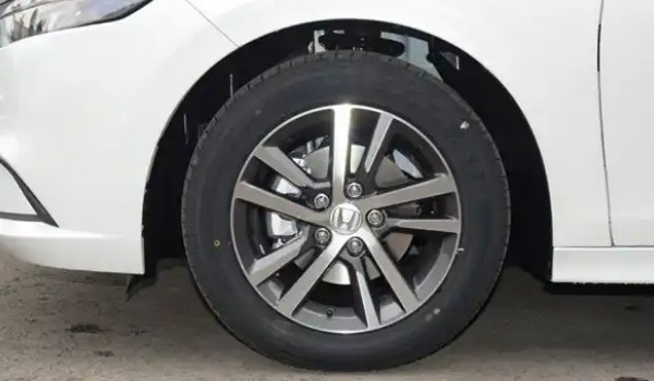 本田型格輪胎型號規格 尺寸為225/45 r18(胎寬225mm)