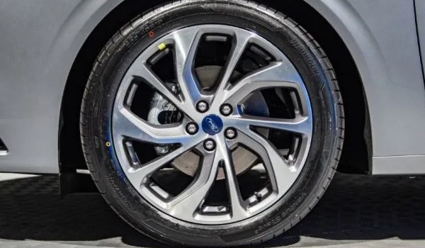 福特evos輪胎型號規格 尺寸為255/45 r20(胎寬255mm)