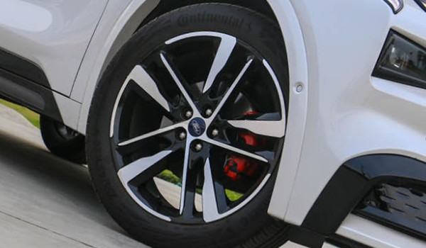 福特evos輪胎型號規格 尺寸為255/45 r20(胎寬255mm)