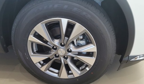 日產樓蘭輪胎型號規格 尺寸為235/65 r18(胎寬235mm)