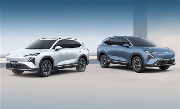 五菱星光S首發(fā)亮相：車內(nèi)配齊彩電、大沙發(fā) 10萬(wàn)塊沖不沖
