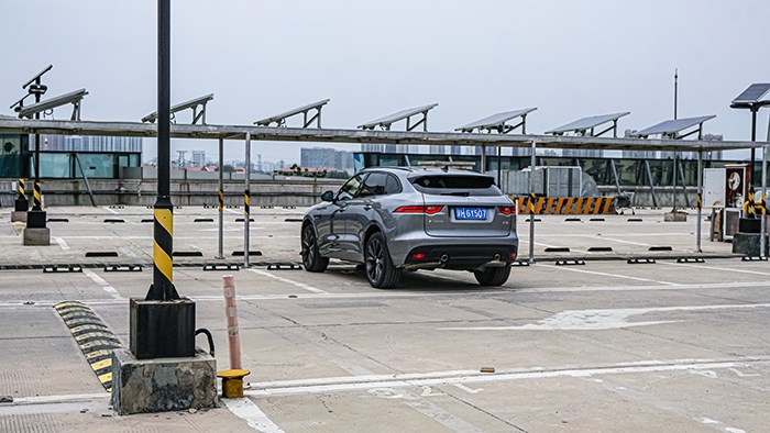 來自英倫獨特氣質 捷豹F-PACE 2.0T 賽旗版