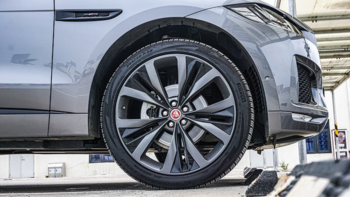 來自英倫獨特氣質 捷豹F-PACE 2.0T 賽旗版