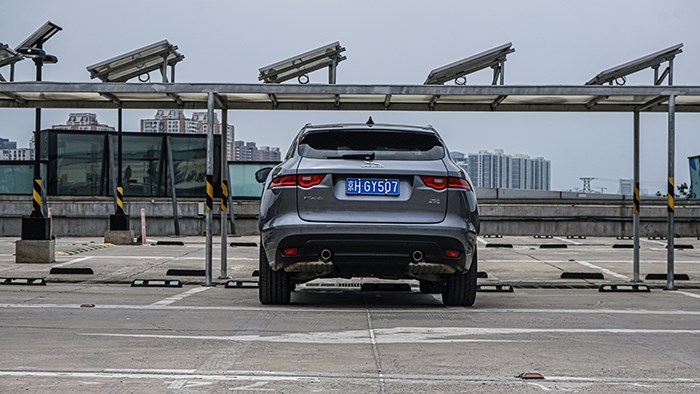 來自英倫獨特氣質 捷豹F-PACE 2.0T 賽旗版