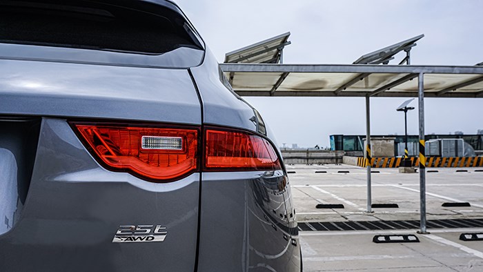 來自英倫獨特氣質 捷豹F-PACE 2.0T 賽旗版