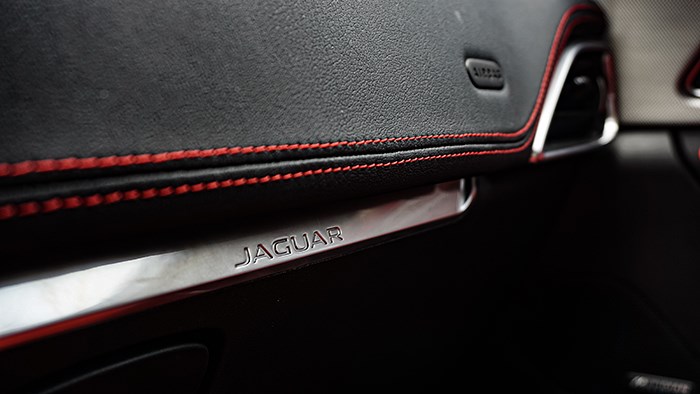 來自英倫獨特氣質 捷豹F-PACE 2.0T 賽旗版