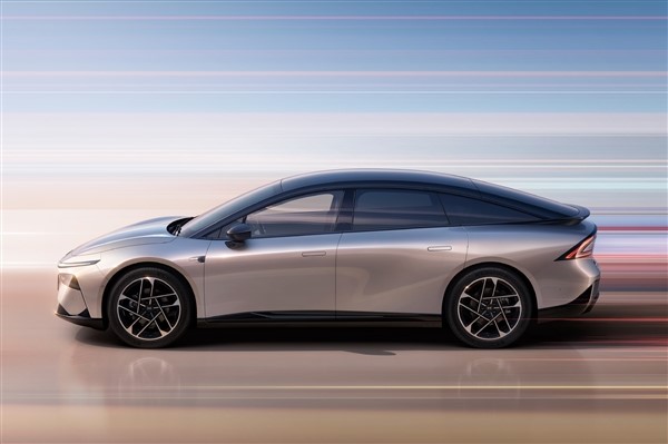 最好看的小鵬要來了！全新車型P7 官圖發布：純視覺智駕
