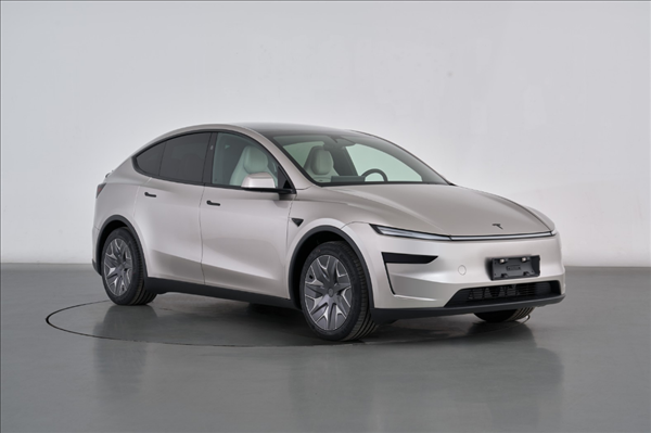 大六座來了！特斯拉Model Y L外觀正式公布：預(yù)估售價40萬 尾標(biāo)亮了