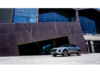 先鋒個性轎跑SUV 試駕凱迪拉克GT4 2023款 28T 鉑金型 封面圖