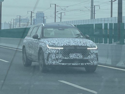 外觀大變樣!全新林肯航海家路試車曝光 采用全新設(shè)計(jì)語言