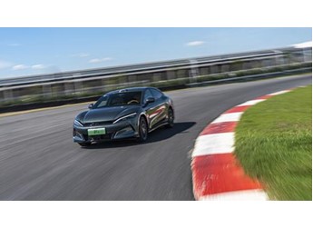比亞迪全民賽車場對外價格公布：60分鐘599元起 可坐仰望U9飆圈 封面圖