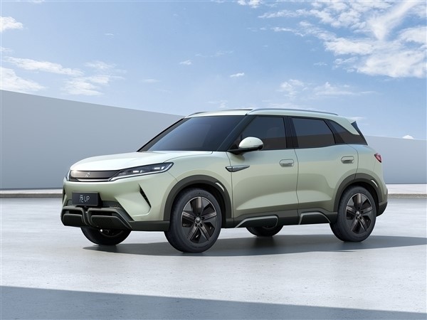國(guó)產(chǎn)A級(jí)純電銷量擔(dān)當(dāng)！比亞迪元家族累銷突破100萬臺(tái)