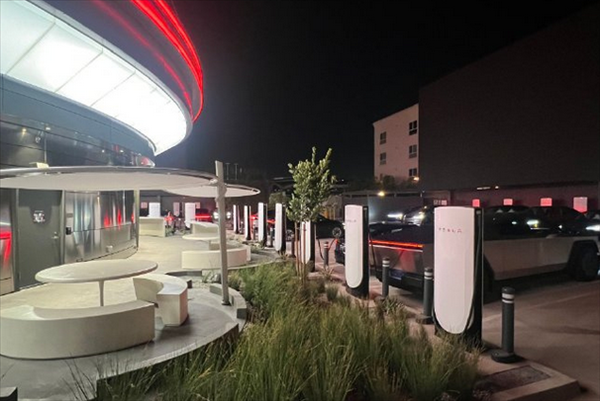 全球首家特斯拉餐廳即將開業：Optimus機器人當上服務員