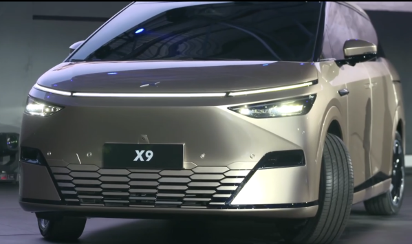 小鵬X9實車亮相！全球首款后輪轉向MPV 將參加廣州車展